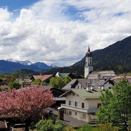 Bunter Hirsch Ferienwohnung Im Garmischer Zentrum מראה חיצוני תמונה