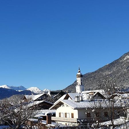 Bunter Hirsch Ferienwohnung Im Garmischer Zentrum מראה חיצוני תמונה