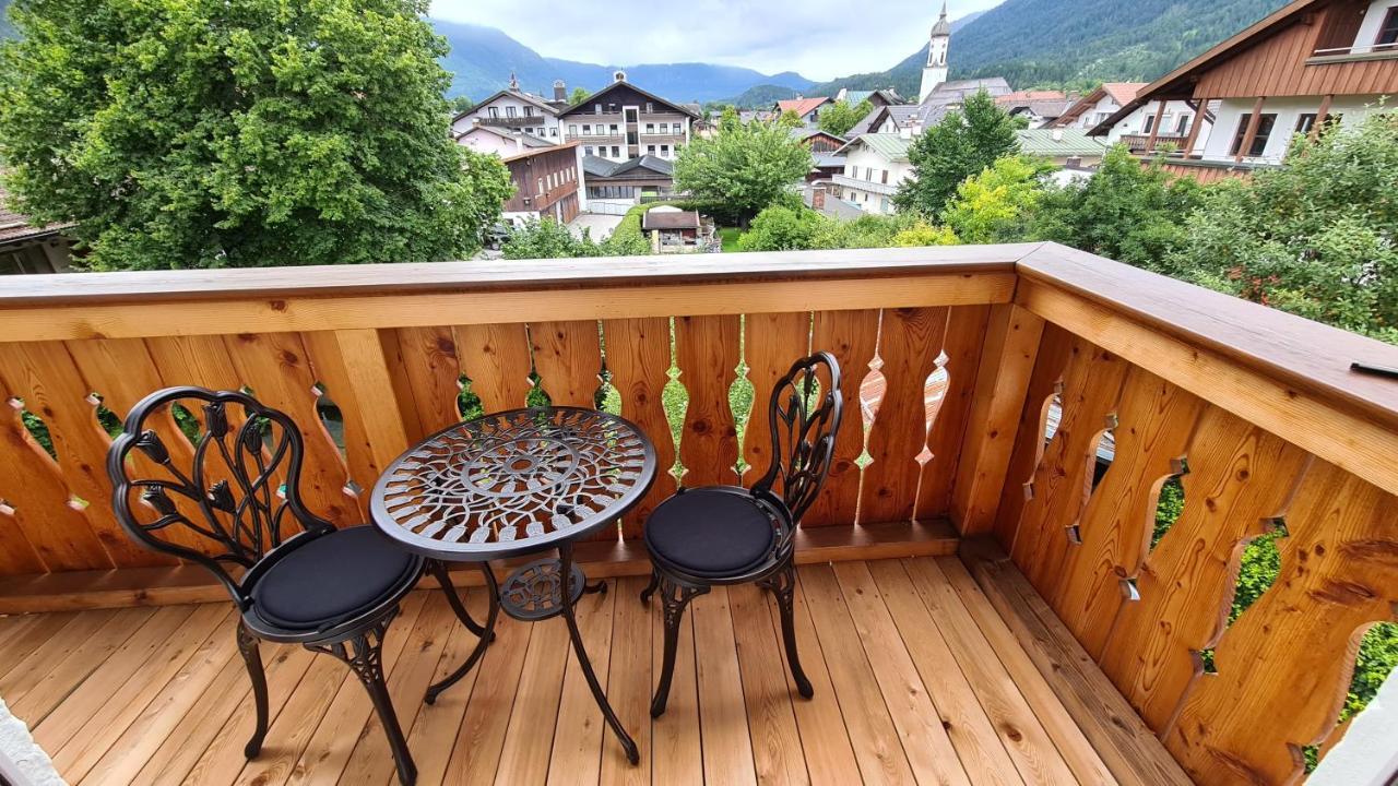 Bunter Hirsch Ferienwohnung Im Garmischer Zentrum מראה חיצוני תמונה