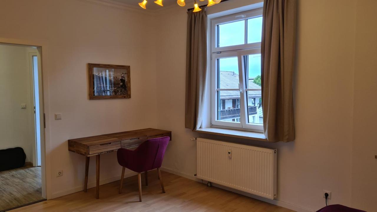 Bunter Hirsch Ferienwohnung Im Garmischer Zentrum מראה חיצוני תמונה