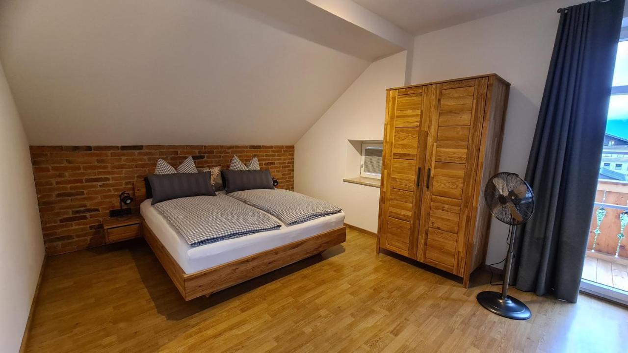 Bunter Hirsch Ferienwohnung Im Garmischer Zentrum מראה חיצוני תמונה