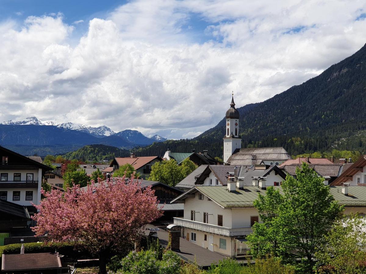 Bunter Hirsch Ferienwohnung Im Garmischer Zentrum מראה חיצוני תמונה