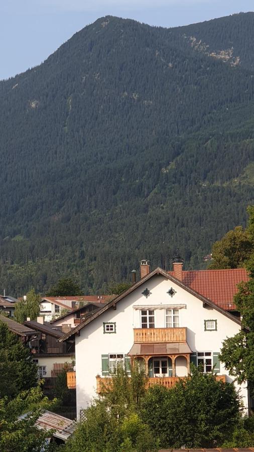 Bunter Hirsch Ferienwohnung Im Garmischer Zentrum מראה חיצוני תמונה