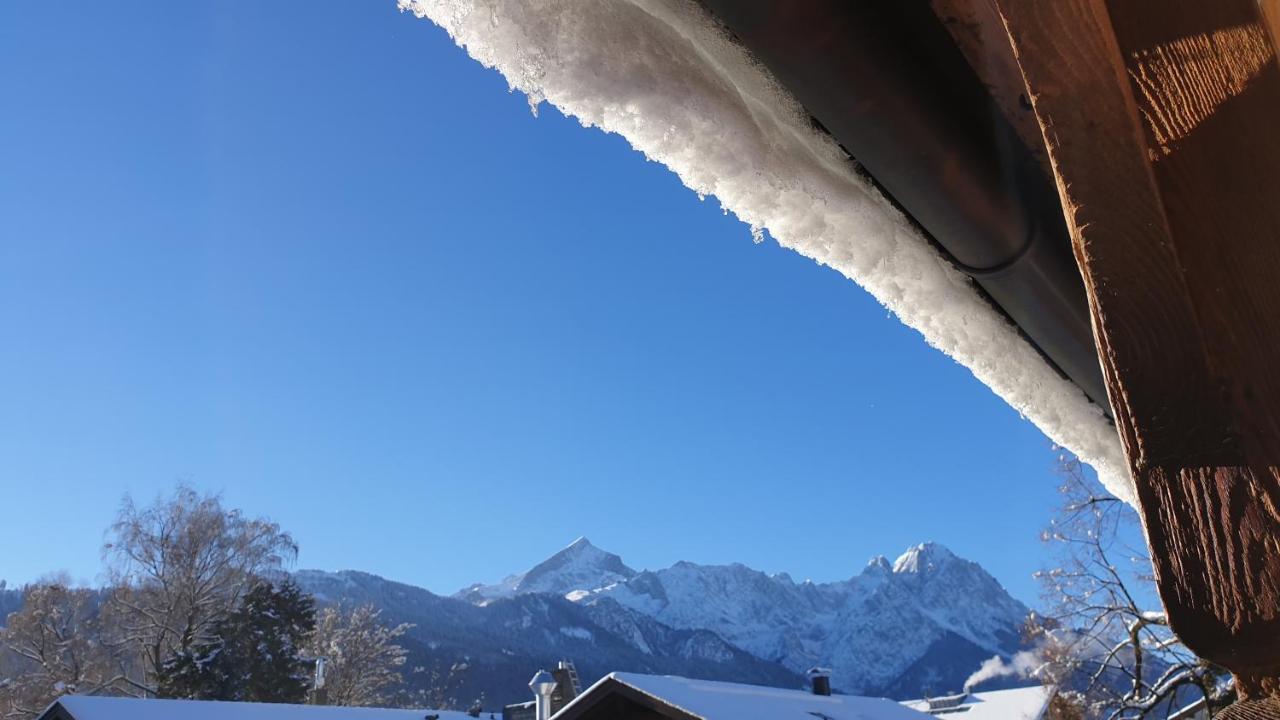 Bunter Hirsch Ferienwohnung Im Garmischer Zentrum מראה חיצוני תמונה